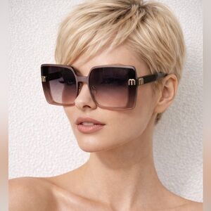 😍Sand Colour Square M Class Sunglasses with Gradient Lenses